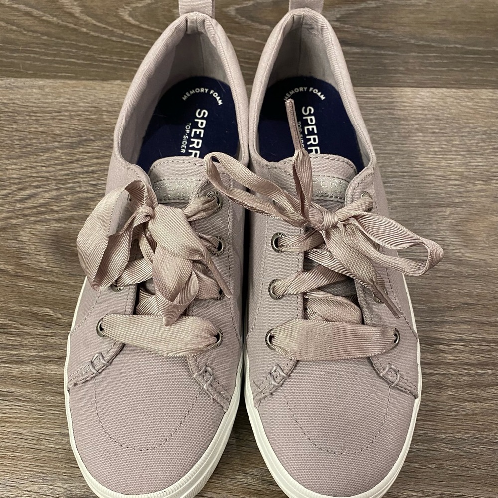 Sperry sneakers Size 8 NEW w/o box